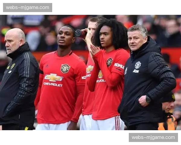 英超股东大会通过决议，下赛季将增加替补席报名人数。