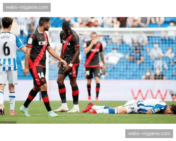 皇家社会主场球迷全场高歌,为遭遇伤病的老将送上掌声 皇家社会主场球迷全场高歌,为遭遇伤病的老将送上掌声